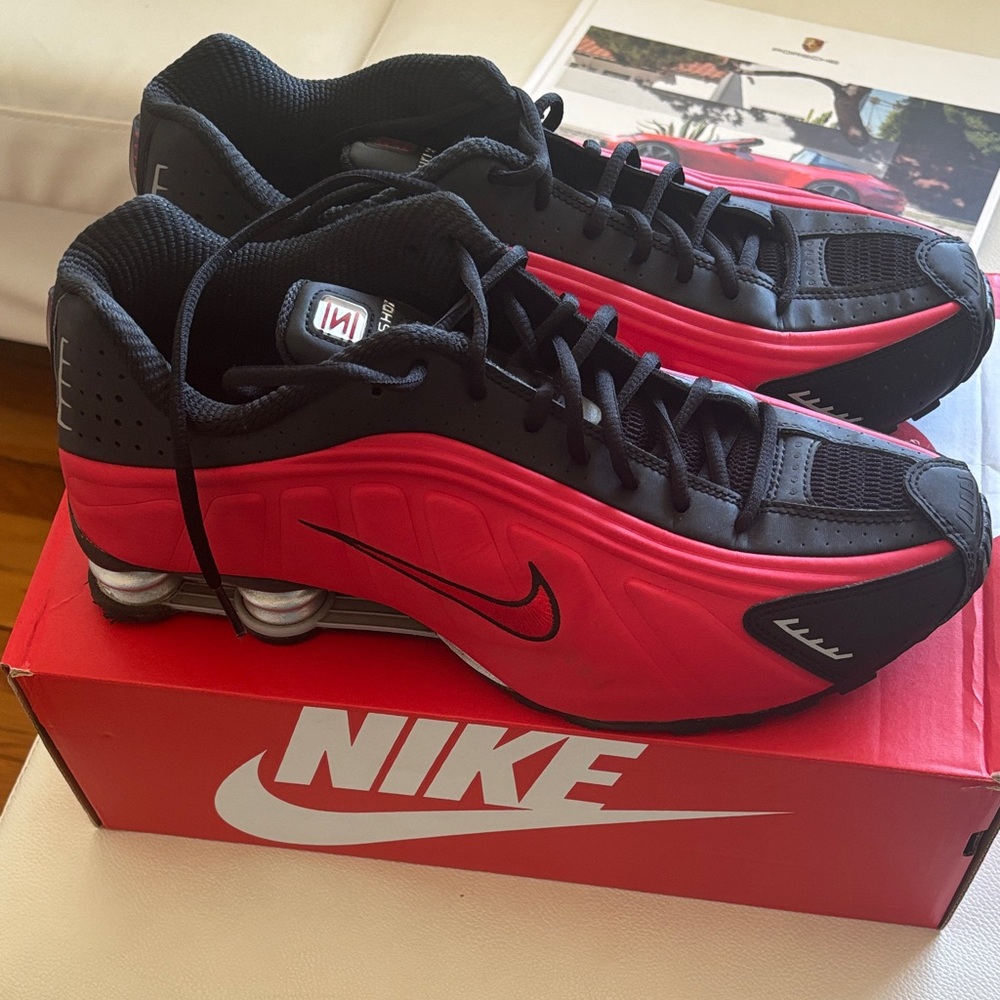 Nike Men's Black and Red Sneakers